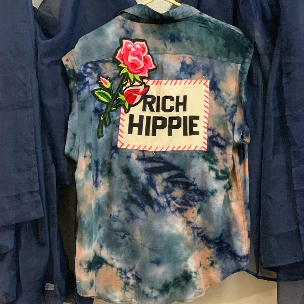 Cut off boutique shirt size M